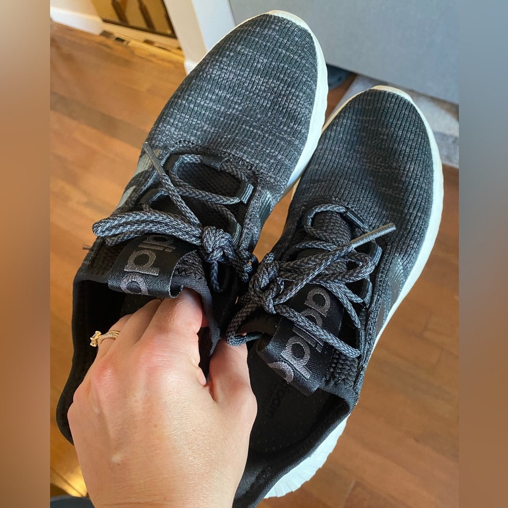 Adidas womens 8 sneakers